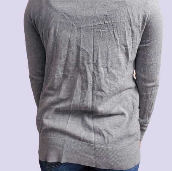 ESSENTIAL GRAY BUTTON DOWN CARDIGAN - Picture 2 of 3